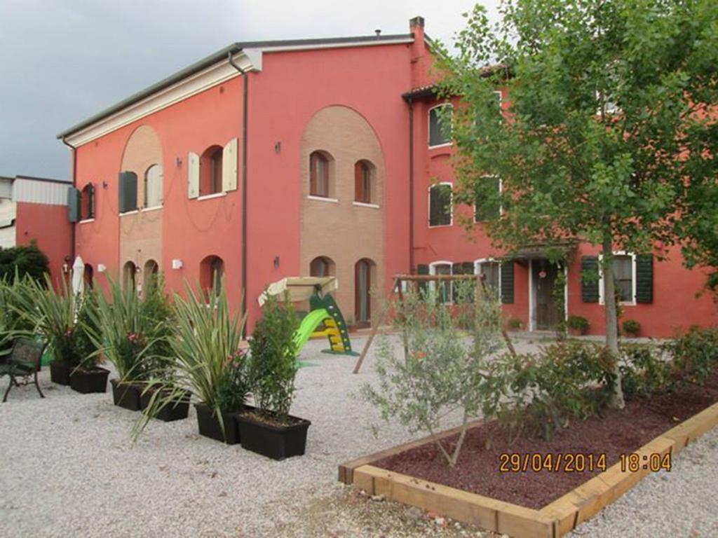 Quadrifoglio Relax Guest House San Dona di Piave Bagian luar foto